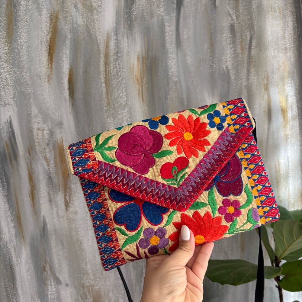 Floral Embroidered Clutch